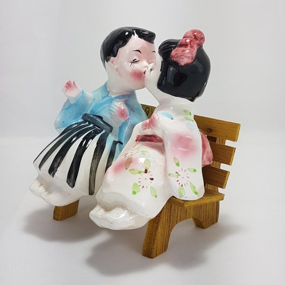 Vintage JAPAN Salt and Pepper Kissing Couple on Bench 1950s Retro Collectible - Picture 4 of 15
